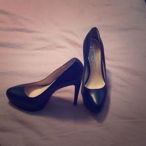 Jessica Simpson pump